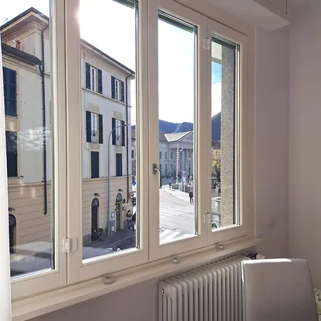 The Window On The Theatre And The Cathedral - Luxury Côme