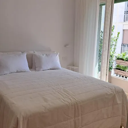 The Window On The Theatre And The Cathedral - Luxury Appartement