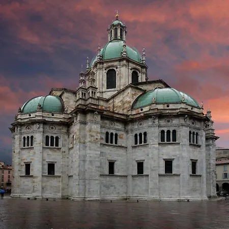 Апартаменты The Window On The Theatre And The Cathedral - Luxury Комо